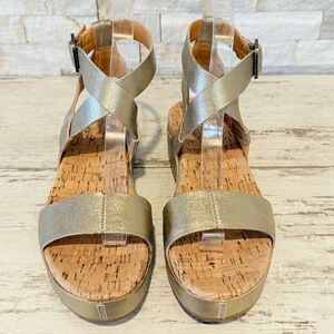 KORK EASE Yadira Soft Gold Metallic Leather Strappy Wedge Sandals Size 7M New